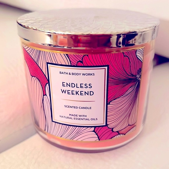 Bath & Body Works Other - Endless Weekend Candle!
